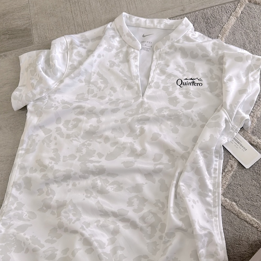 NWT women’s golf shirt by Nike